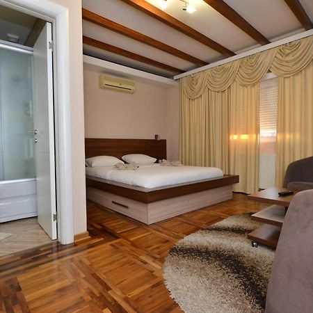 Garni Hotel Kaca 크라구예바츠 외부 사진
