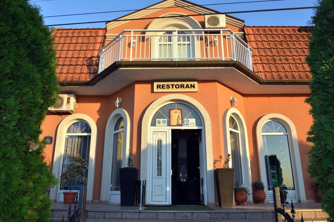 Garni Hotel Kaca 크라구예바츠 외부 사진