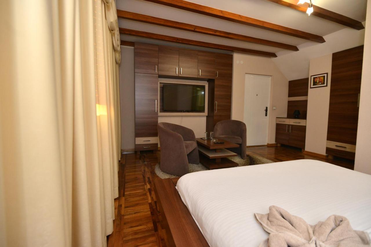 Garni Hotel Kaca 크라구예바츠 외부 사진