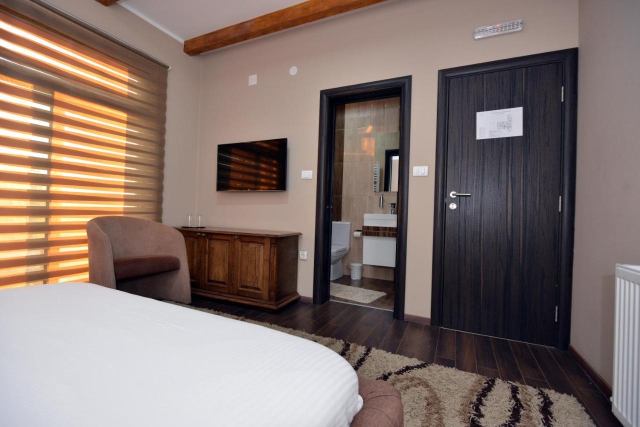 Garni Hotel Kaca 크라구예바츠 외부 사진