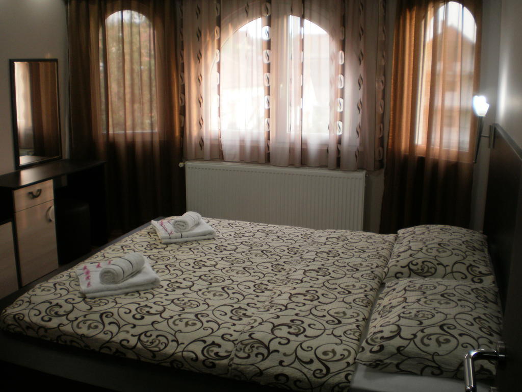 Garni Hotel Kaca 크라구예바츠 객실 사진