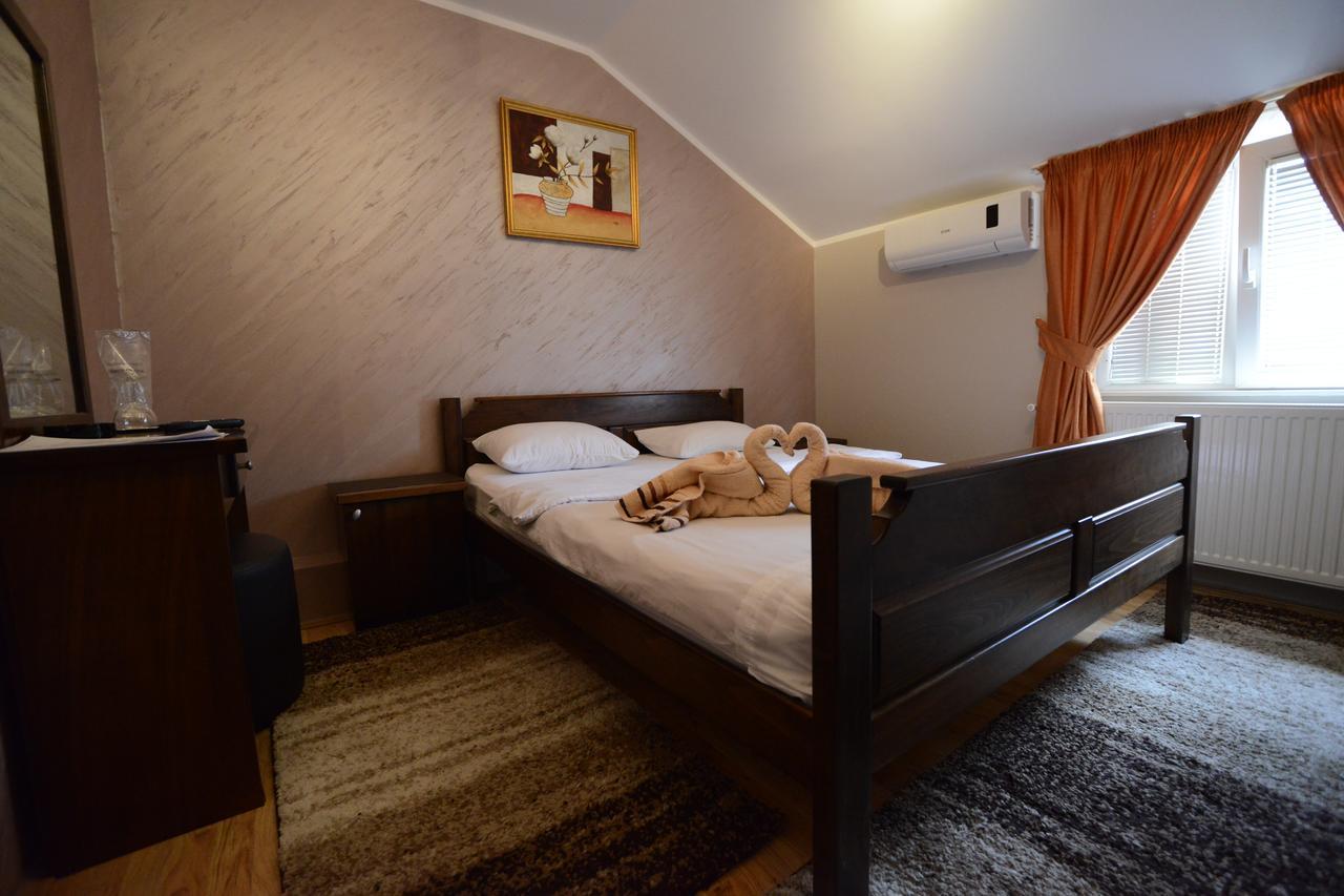 Garni Hotel Kaca 크라구예바츠 외부 사진